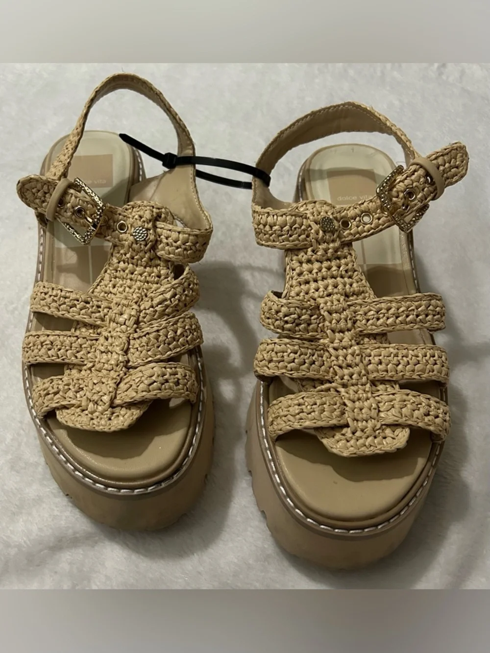 Dolce Vita women’s 7.5 Tan Latrice Strappy Chunky Sandal - Picture 4 of 9